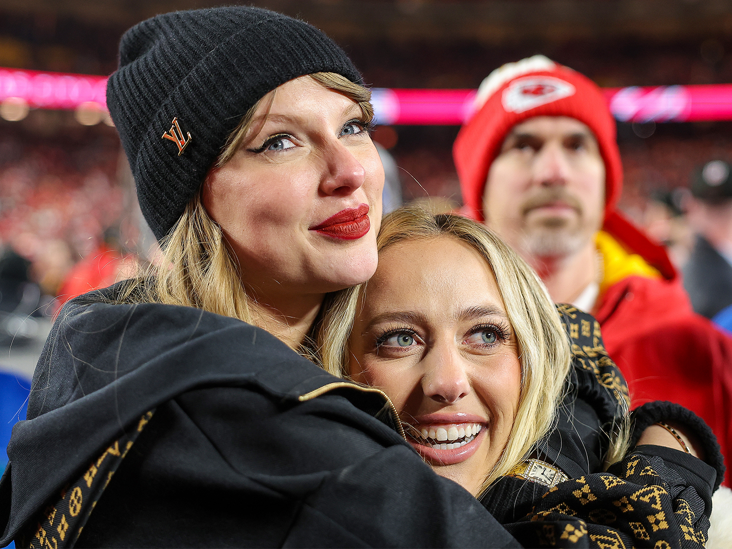 泰勒·斯威夫特（Taylor Swift＆Brittany Mahomes）仍然是朋友嗎？他們站在謠言緊張局勢之後