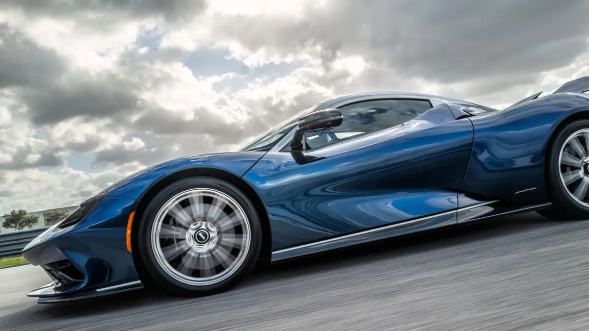 พบกับ Pininfarina Battista, Robb Report's 2025 Car of the Year Runner-Up