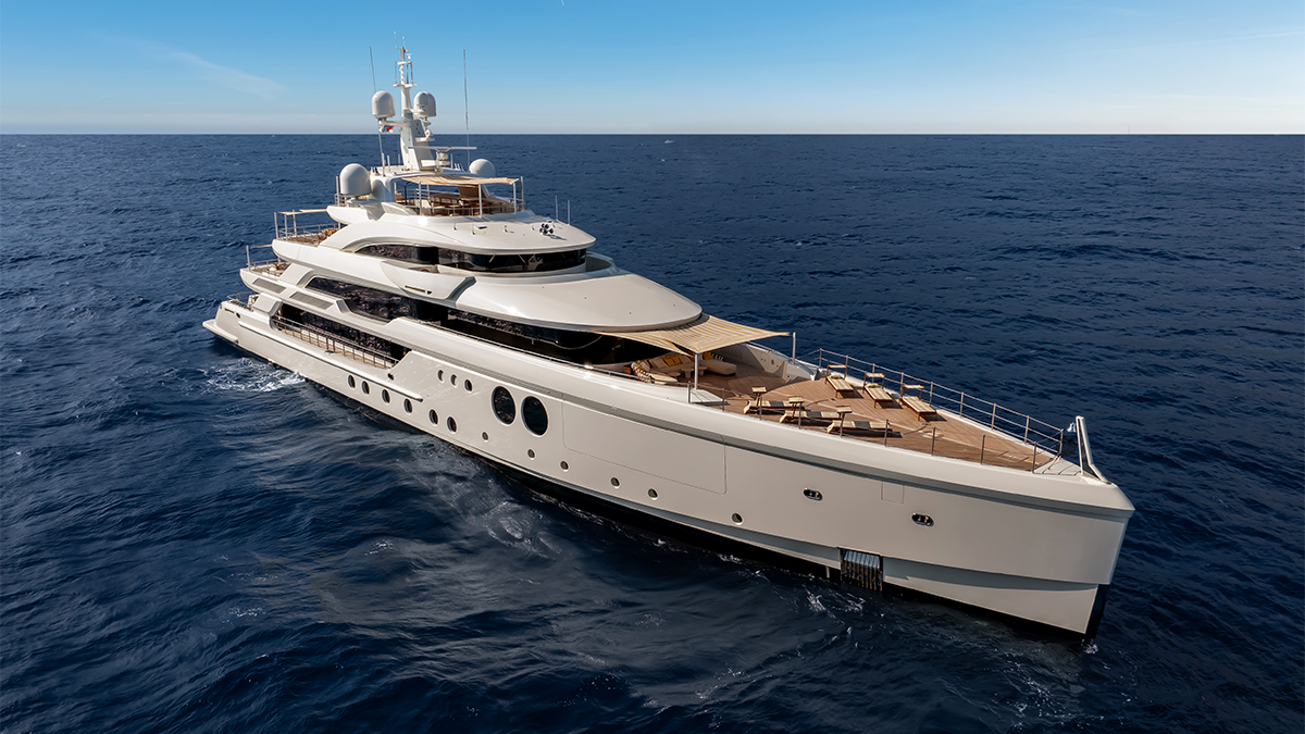 Superyacht 220 ฟุตใหม่ของ Benetti ได้รับการออกแบบมาเพื่อให้ทั้งครอบครัวได้รับความบันเทิง