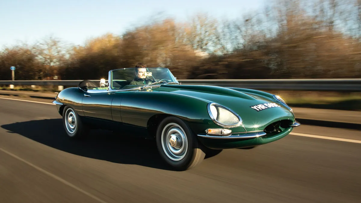 ไดรฟ์แรก: 1967 Jaguar E-Type Restomod เพิ่มหมัดให้กับตัวละครคลาสสิกมากขึ้น