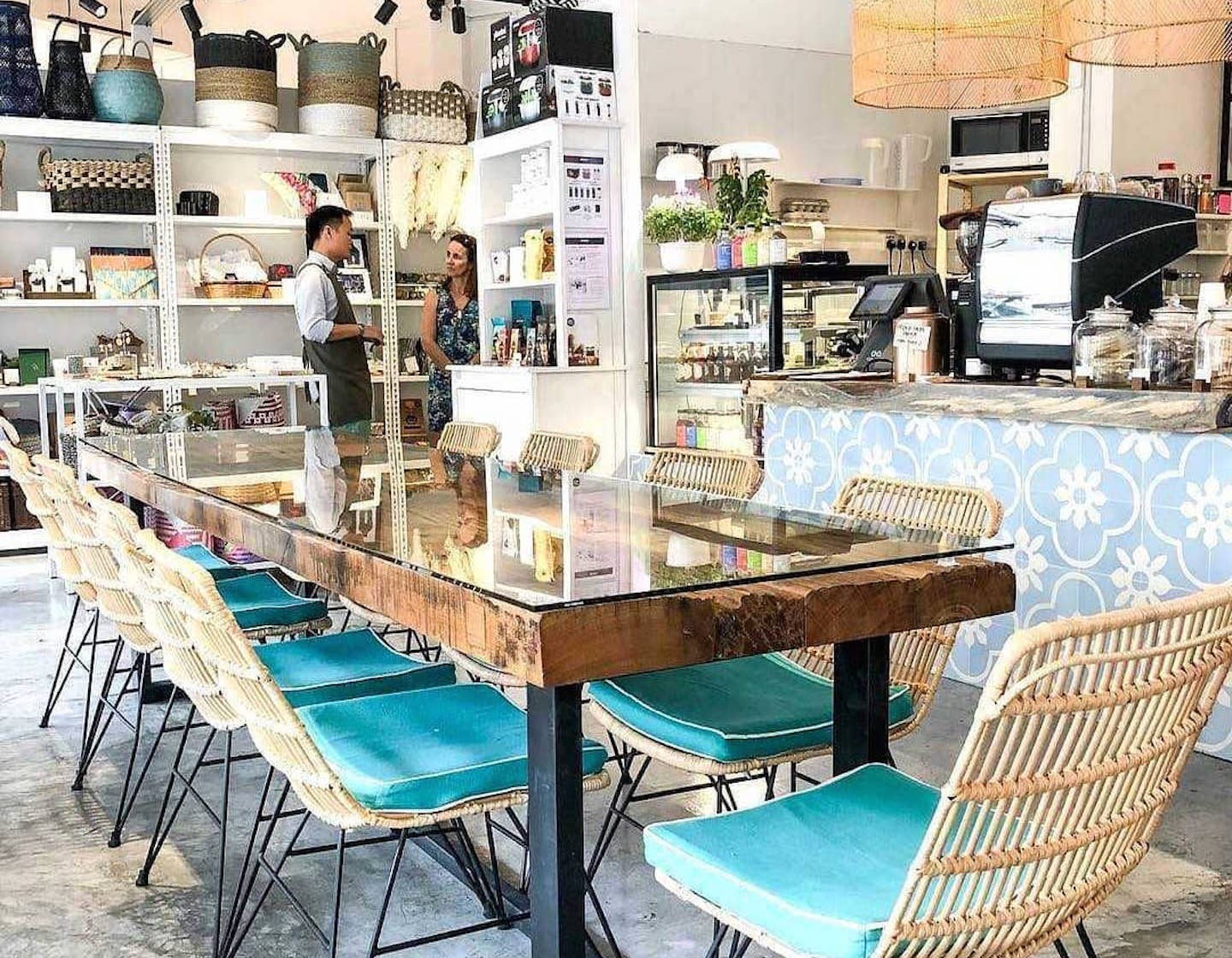 การค้าที่เป็นธรรม คาเฟ่/ร้านค้า/ร้านทำเล็บที่ใส่ใจสิ่งแวดล้อม The Social Space