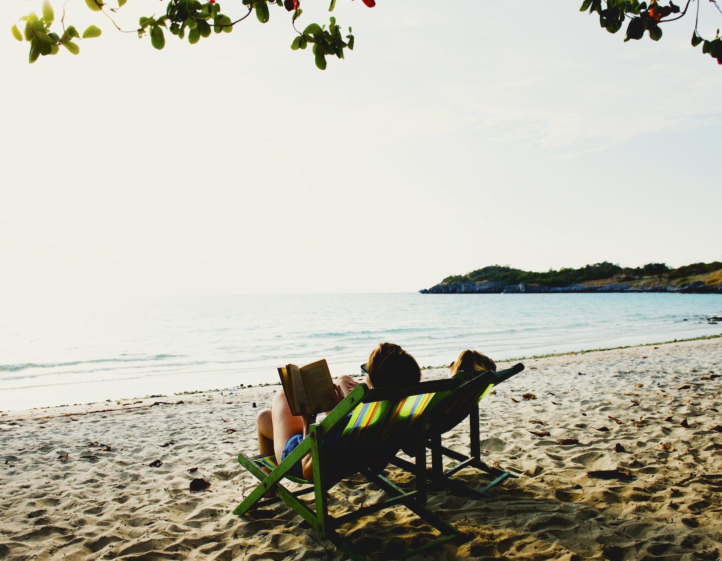 時髦讀書俱樂部：7本適合媽媽的夏季海灘讀物