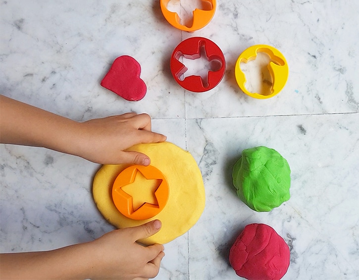 สูตร Playdough โฮมเมด (Play-Doh)