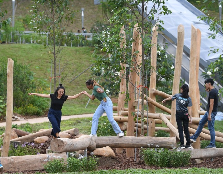 คำแนะนำเกี่ยวกับสนามเด็กเล่น Jubilee Park ที่ Fort Canning Park: ลานทราย ตาข่ายสำหรับปีน ชุดชิงช้า และอื่นๆ อีกมากมาย!