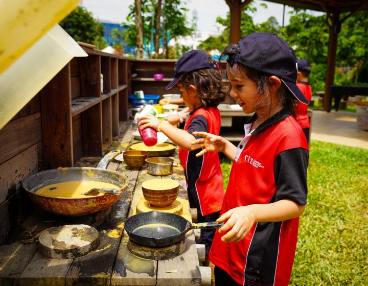 สำรวจศูนย์การค้นพบกลางแจ้งขนาดใหญ่และโปรแกรม IB สำหรับทุกวัยที่ CIS Open House